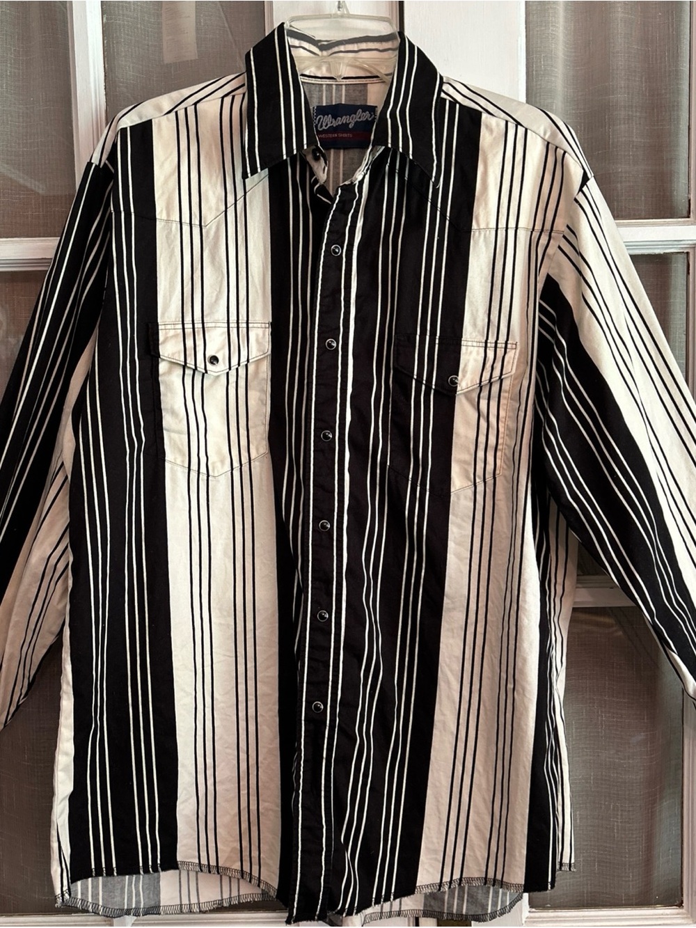 VTG ‘90’s Wrangler Black White Vertical Striped Snap Western Brushpopper Shirt L